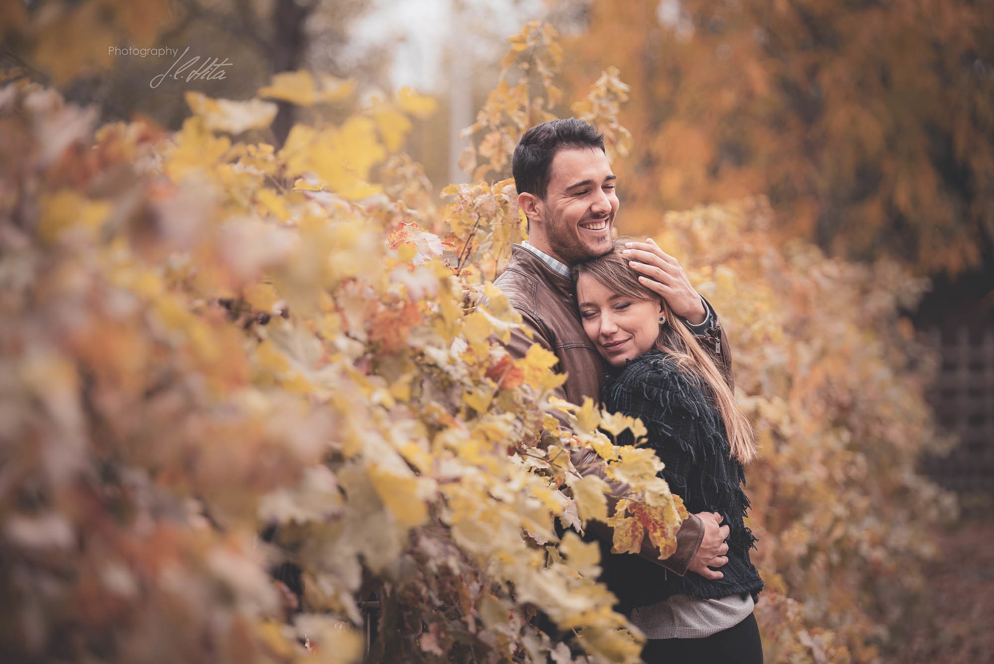 Abrazo en Otoño