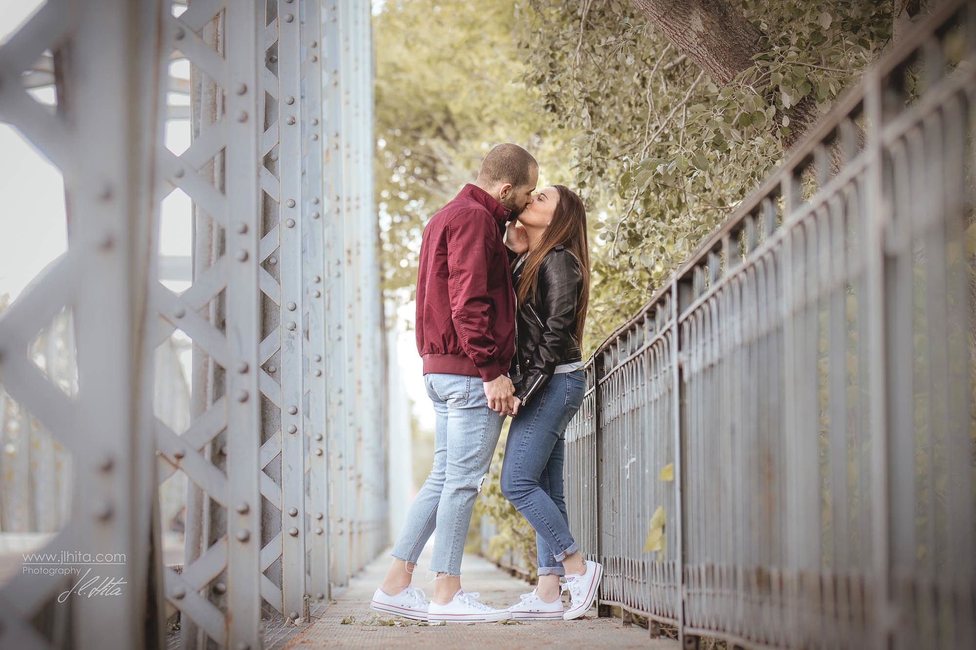Izaskun y Carlos en el viejo puente
