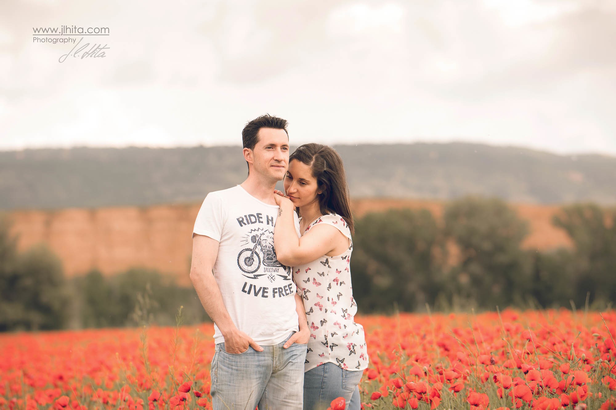 Pareja en los campos de Guadalajara