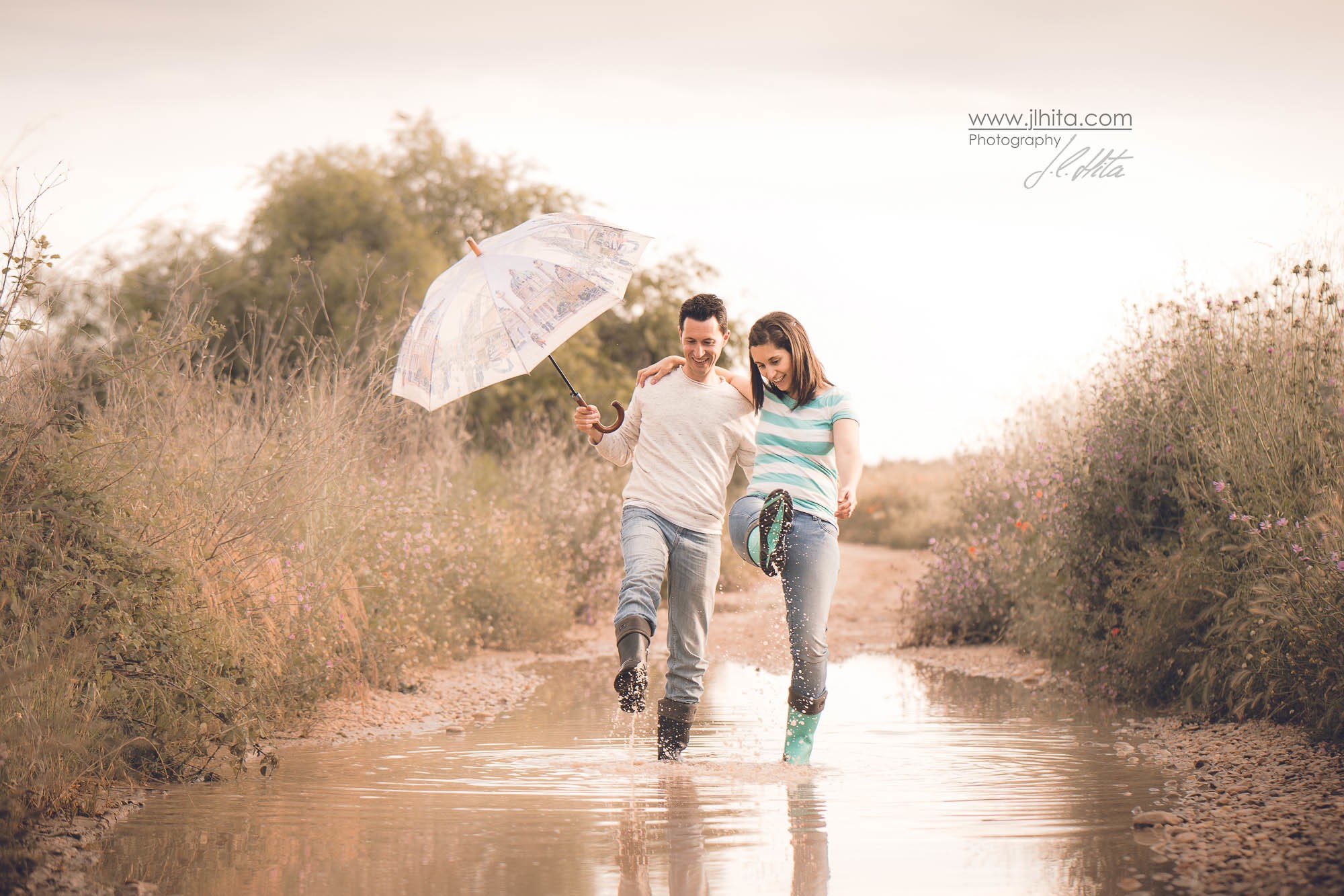 Preboda bailando bajo la lluvia