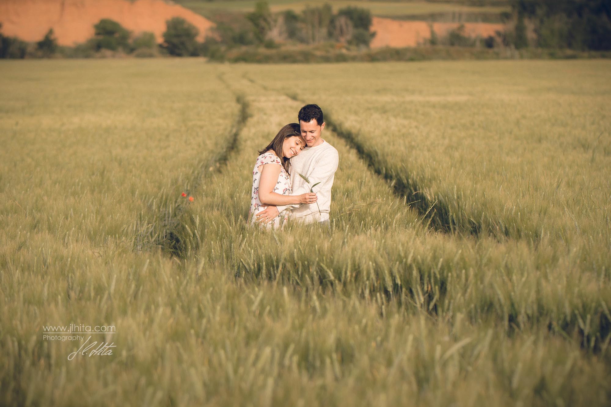 Preboda en campo de trigo