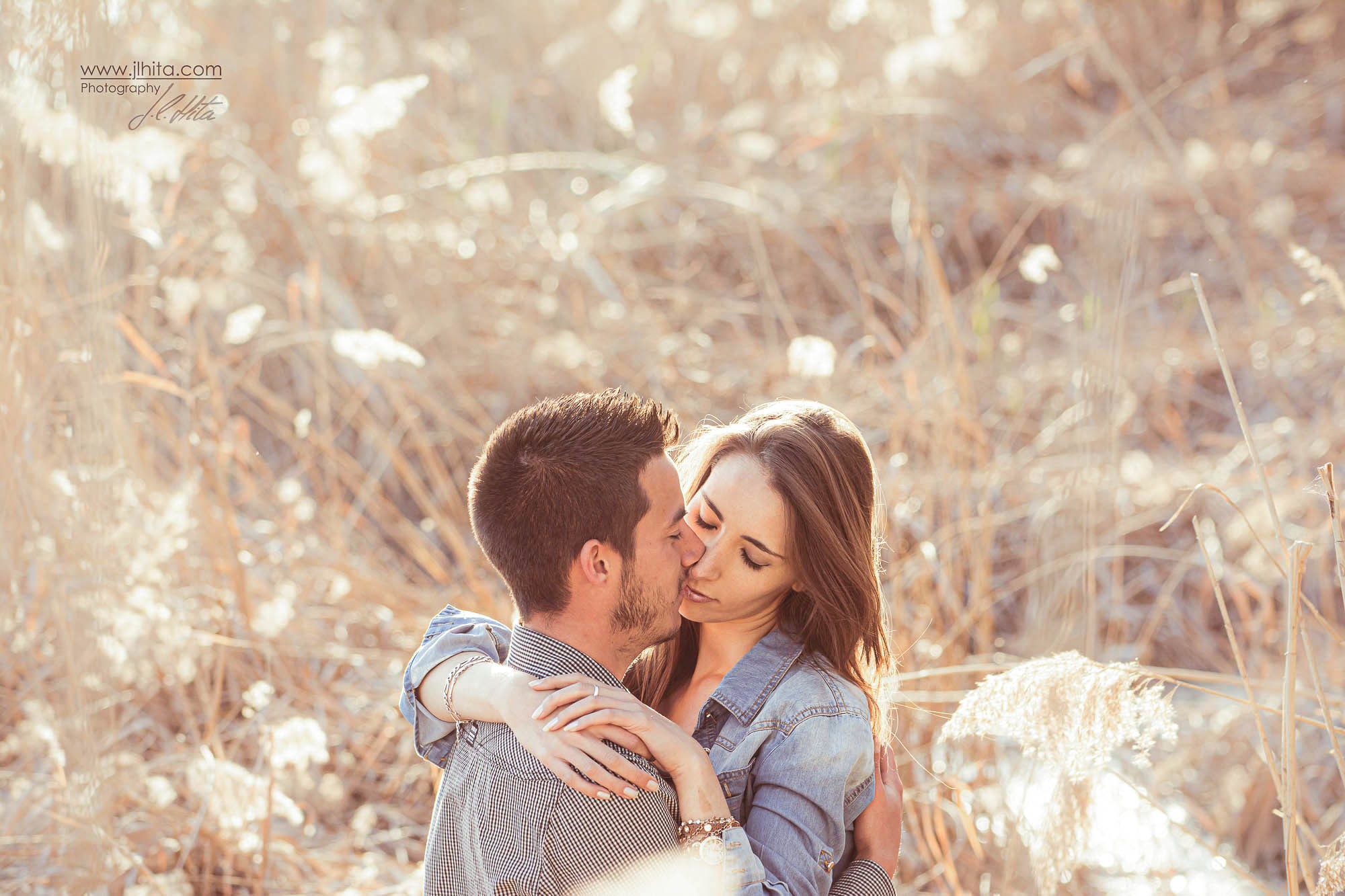 Beso en los cañaverales