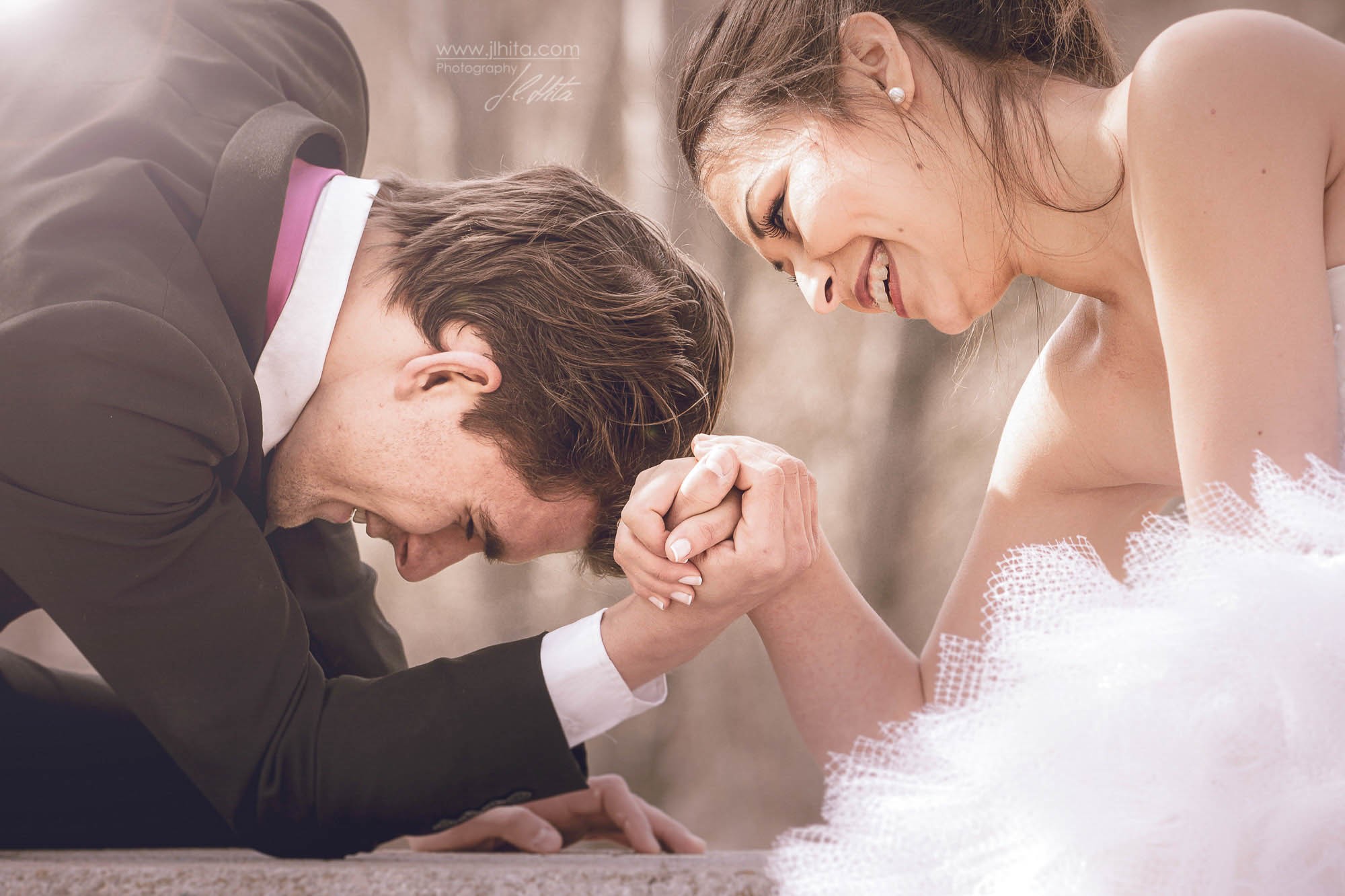 Echando un pulso con risas