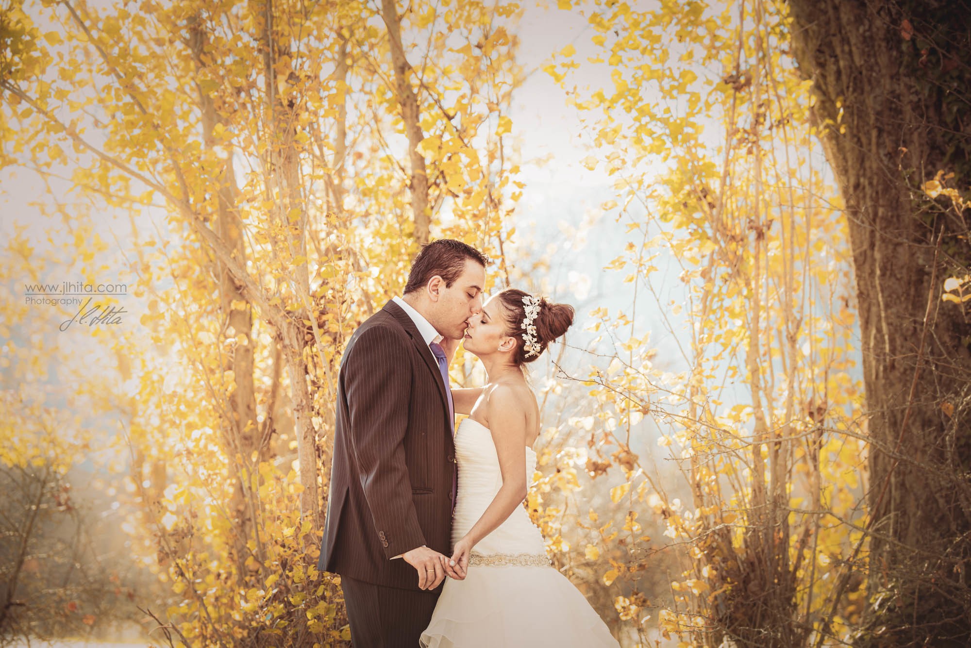 Bosque Rascafria beso pareja