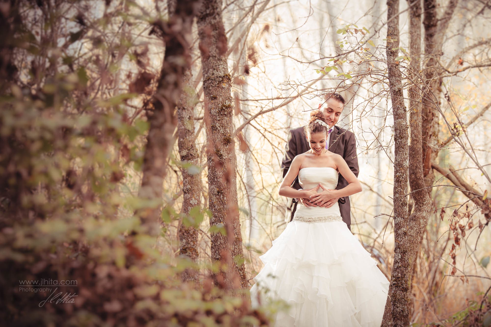 Novios entre los arboles