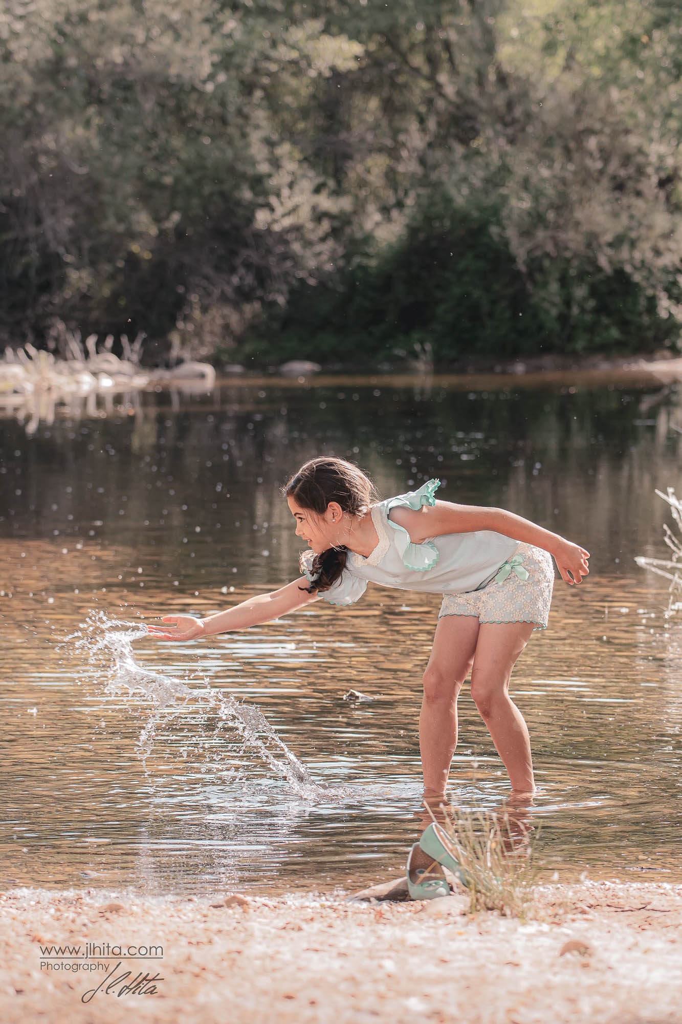 Carlota comunión Jugando rio