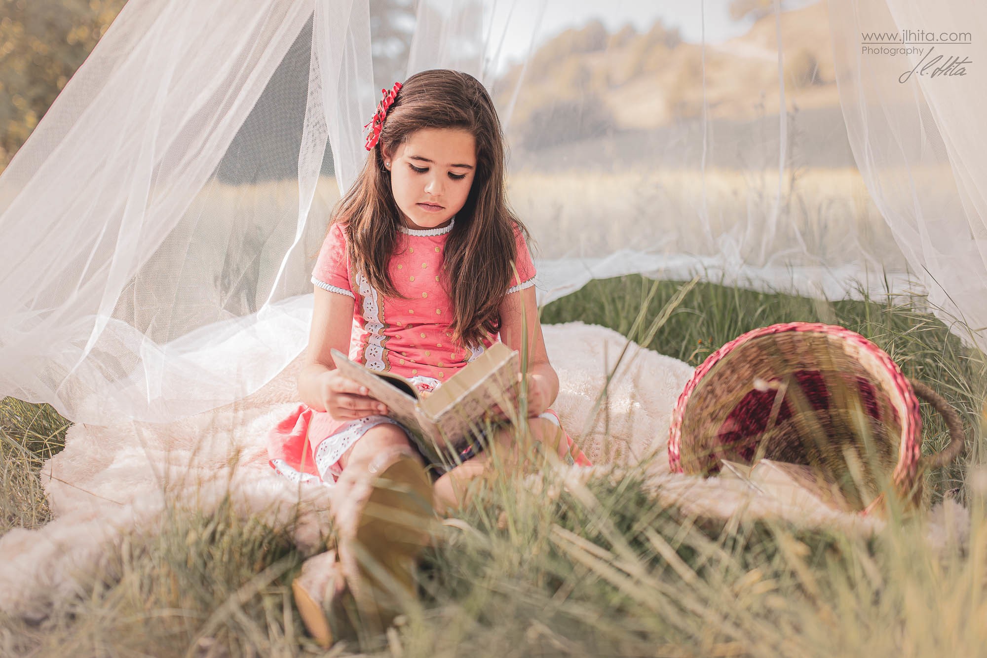 Carlota comunión leyendo