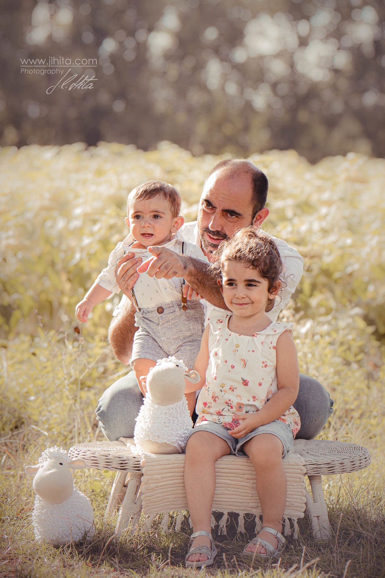 Papa con Thais y Uriel