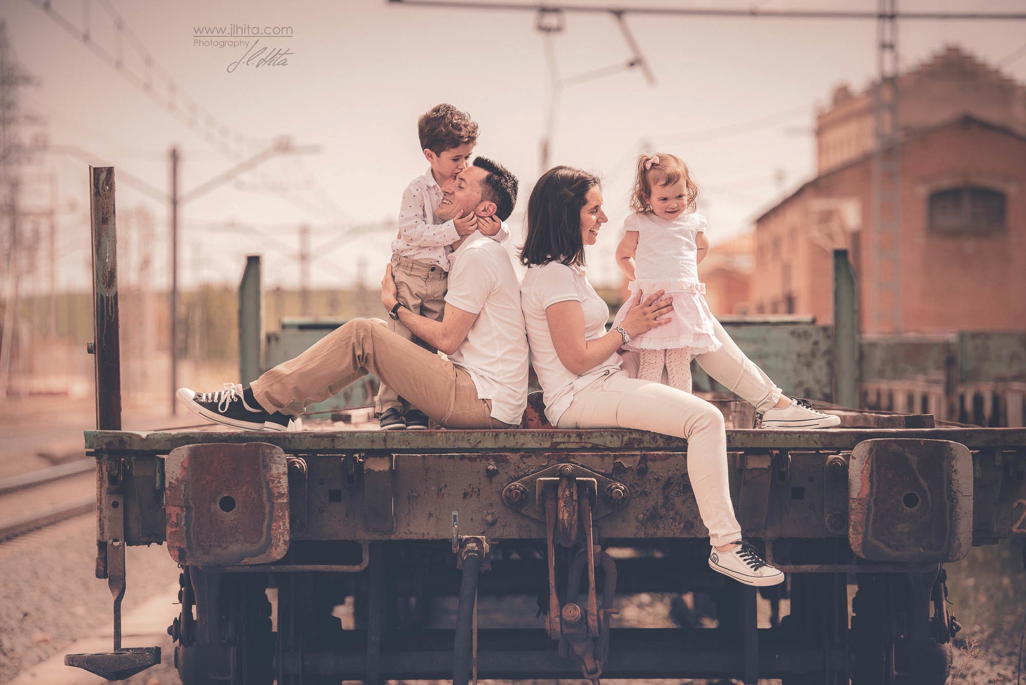 Familia Sobre Tren Humanes