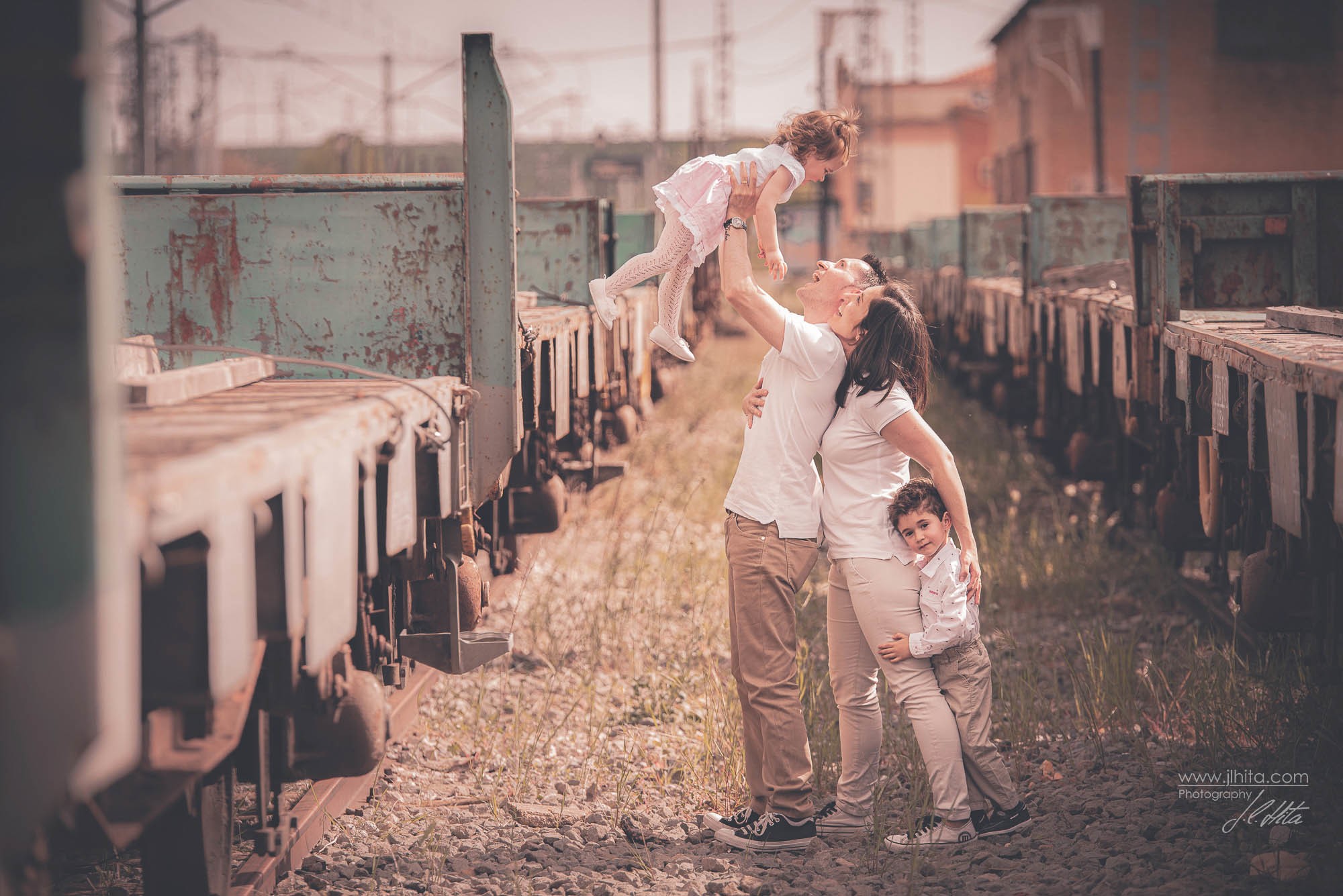 Familia Niña en brazos