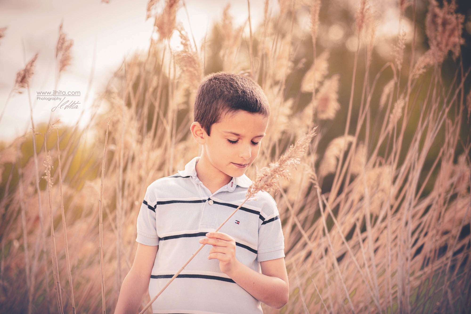 Alvaro cierra los ojos