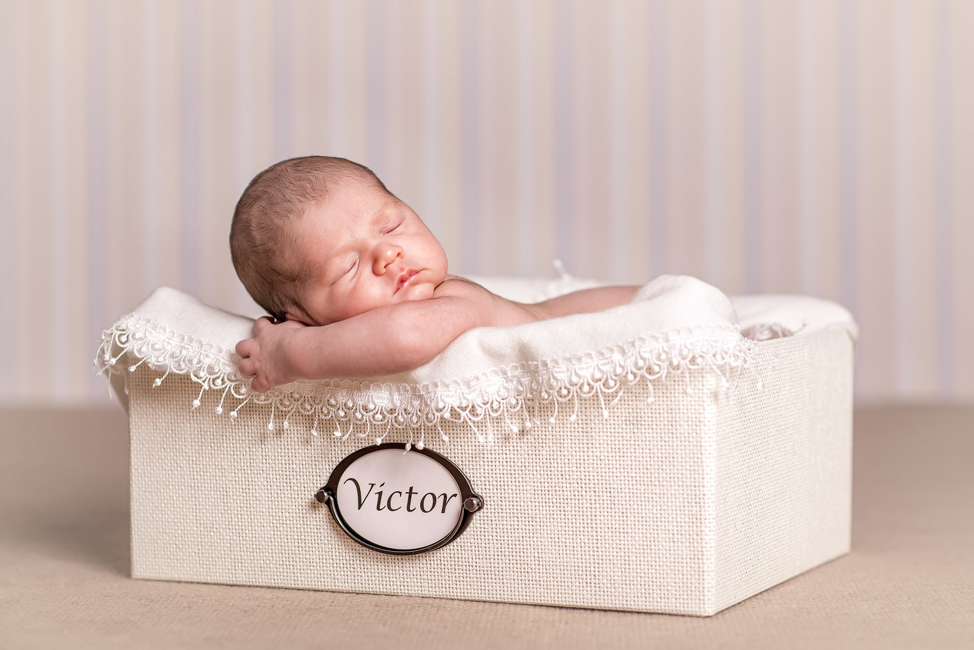 Recién Nacido Victor nombre caja