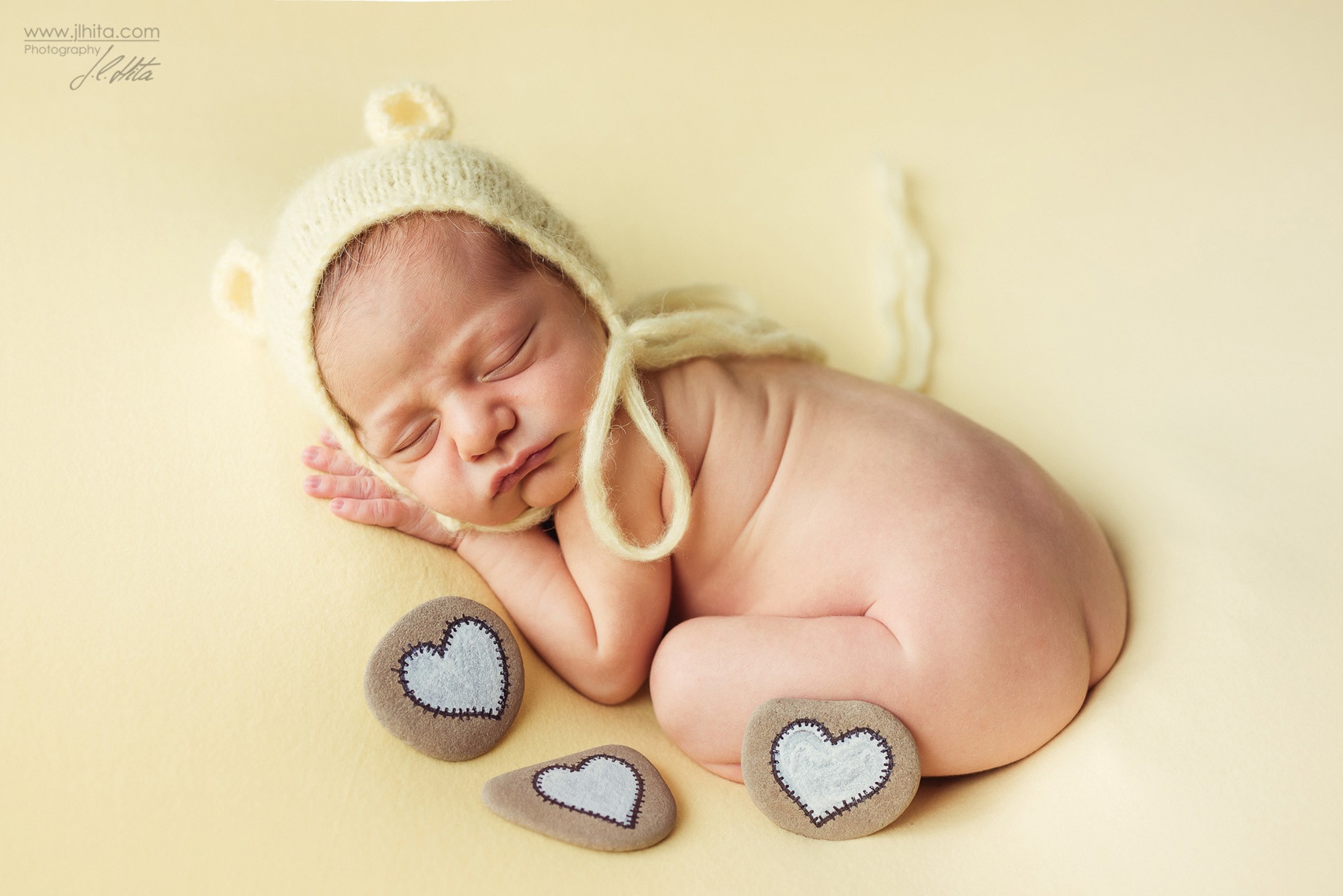 Sesión newborn eduardo piedras con corazones