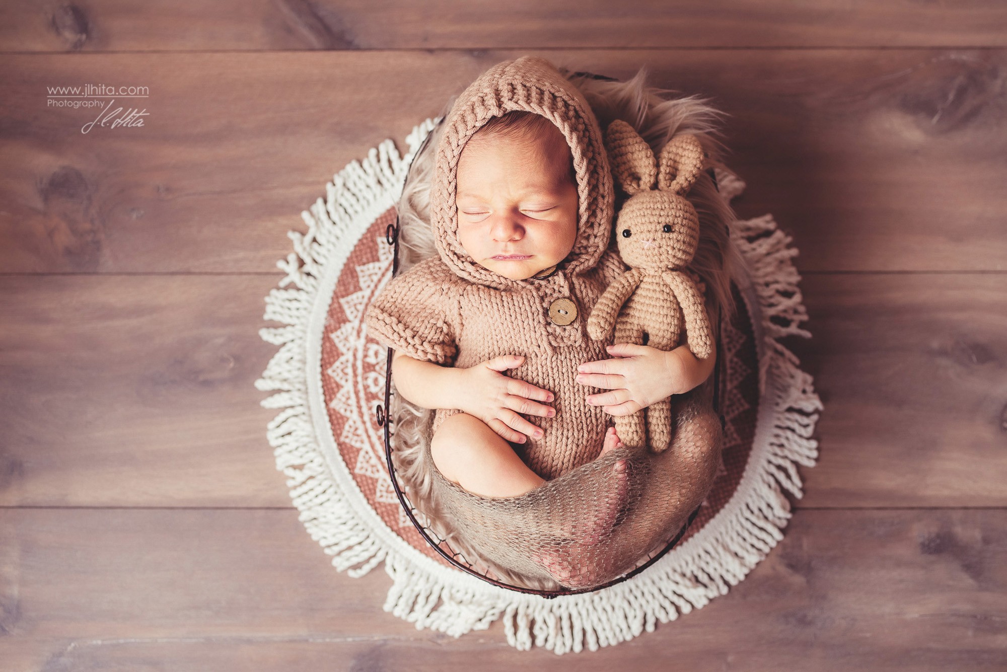Sesión newborn eduardo peluche de conejo