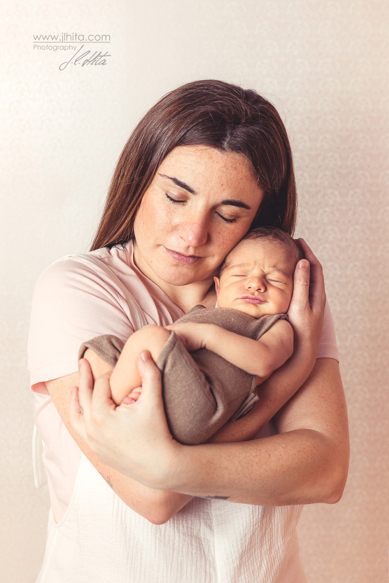 Sesión newborn eduardo con mamá