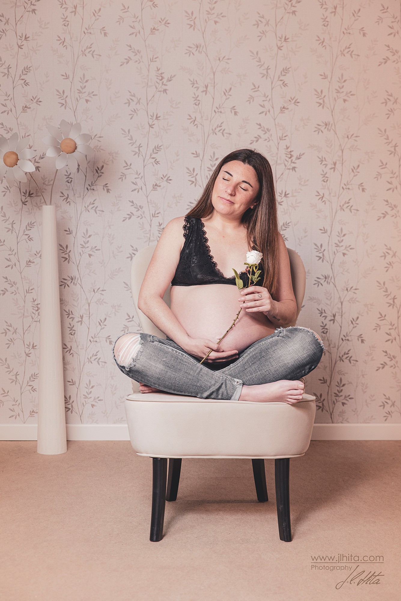 Sesión embarazo Izaskun ojos cerrados