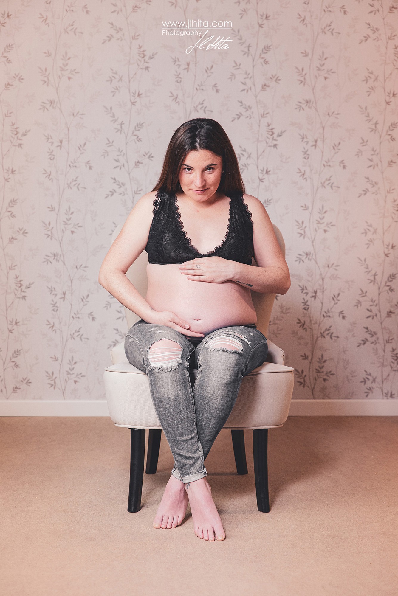 Sesión embarazo Izaskun manos en la tripa