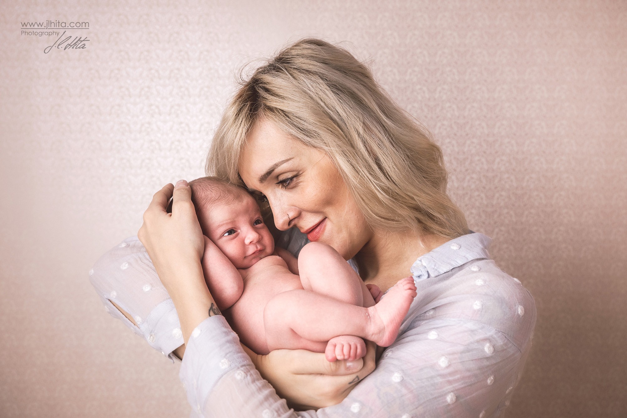 Sesión Newborn Abril con mamá