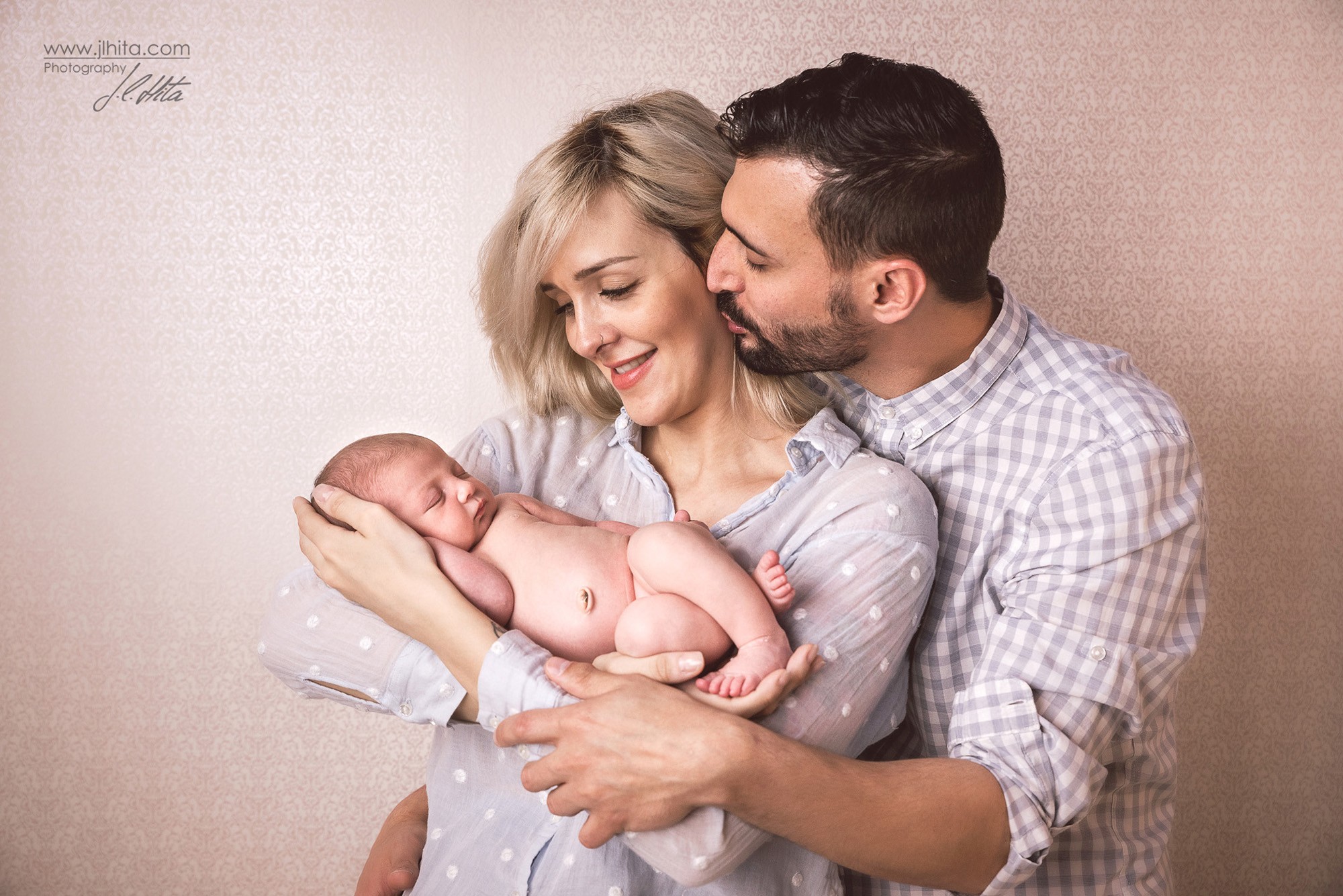 Sesión Newborn Abril con papá y mamá