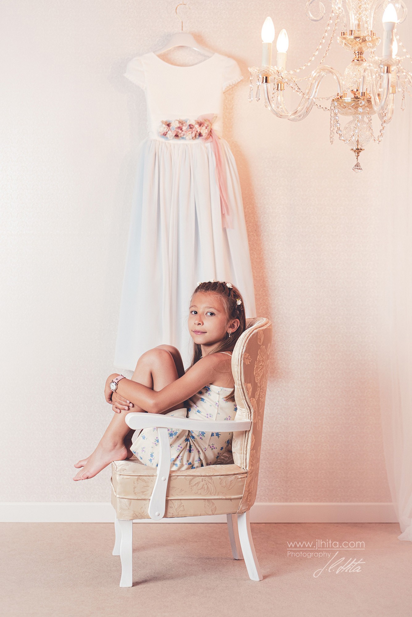 Fotografía de comunión de Paula escena preparativos