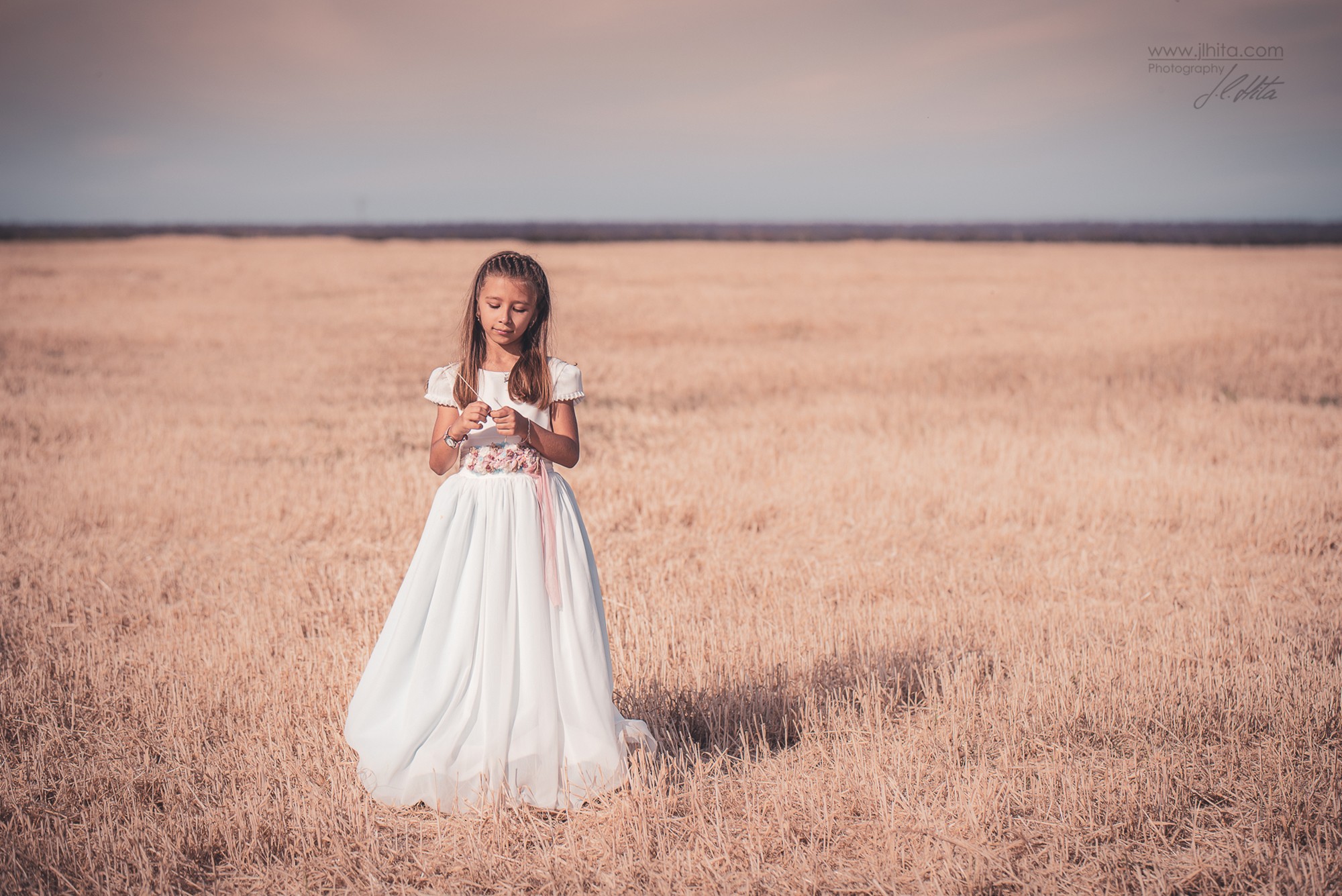 Sesión de comunión de Paula campos de cereales en Brihuega
