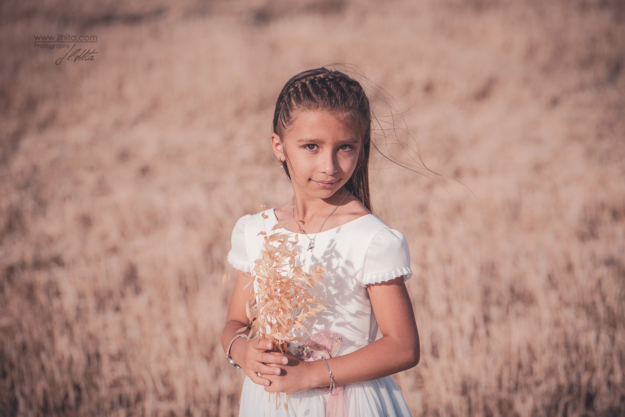 Sesión de comunión de Paula retrato con avena