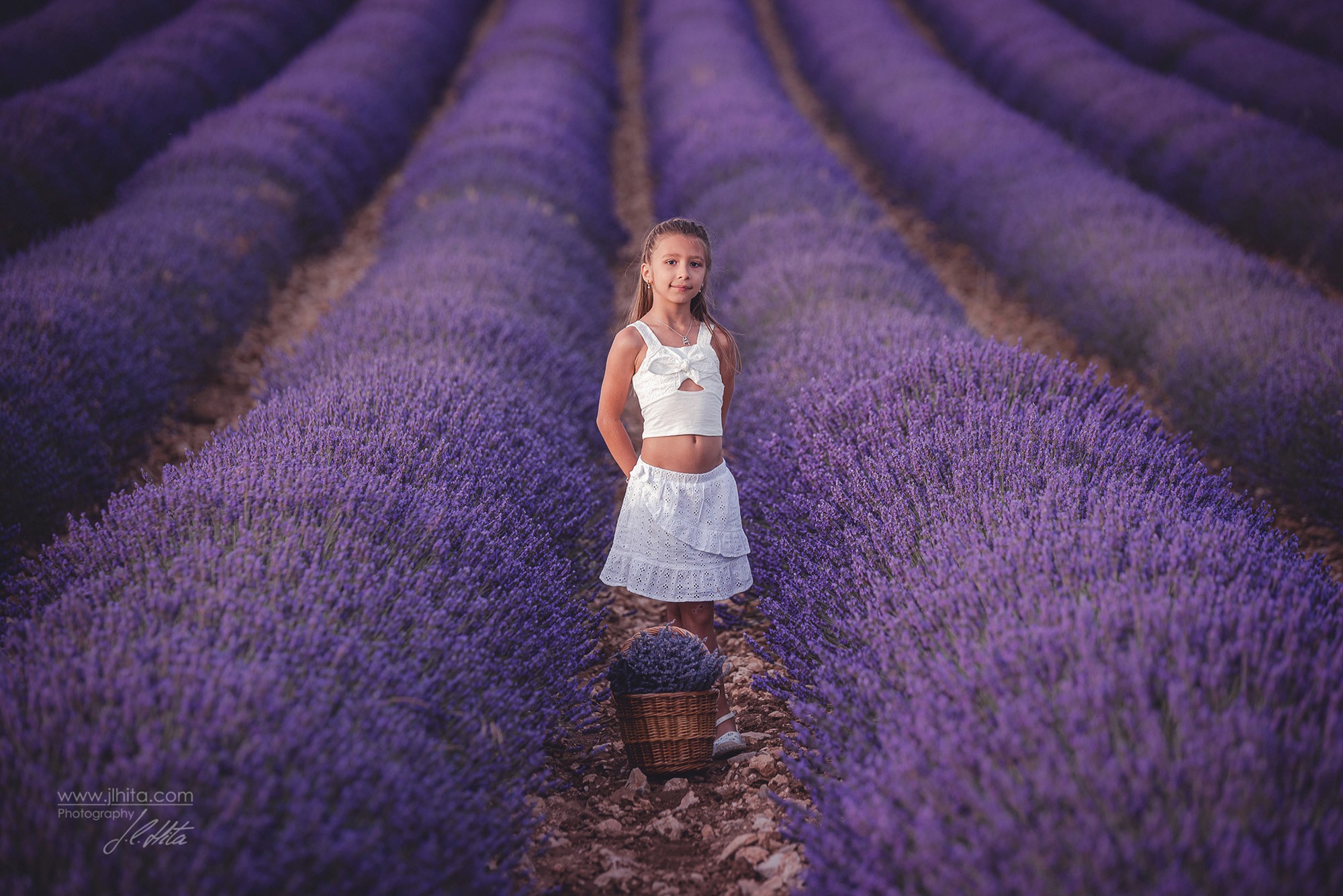 Sesión de comunión de Paula campos de lavanda Brihuega